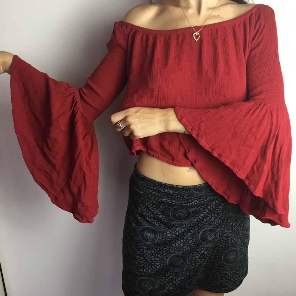 Loose sleeves red off the shoulder top size small - Picture 3 of 6